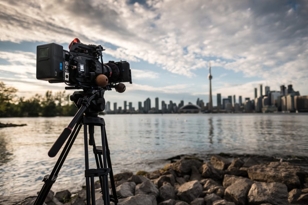 movie filming location on the river of a nearby city