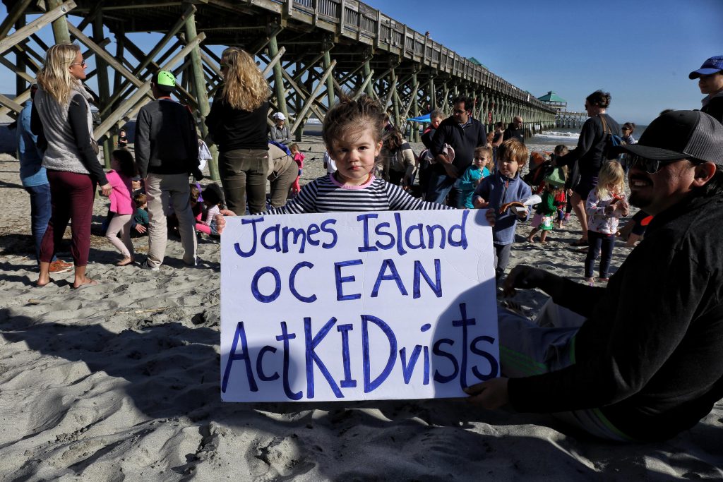 Kids with the James Island Ocean Actkidvists group clean up litter on Folly Beach (Courtesy: Victoria Hansen, SC Public Radio)