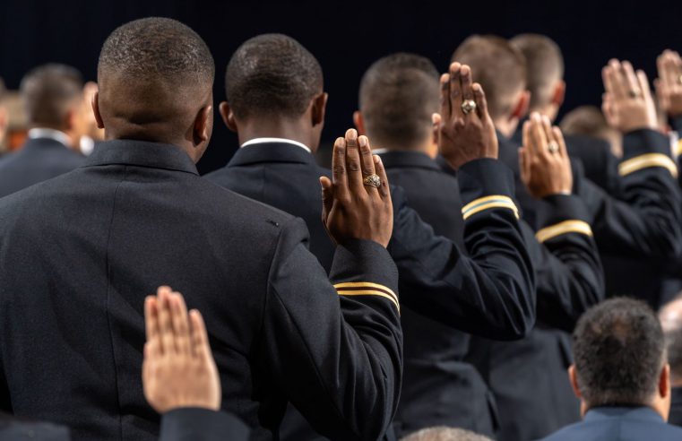 Army commissions saying oath during ceremony