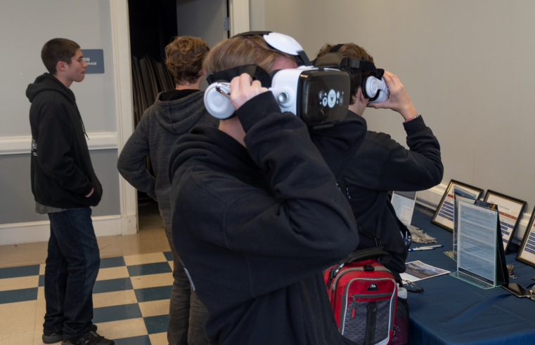 Students experimenting with virtual reality