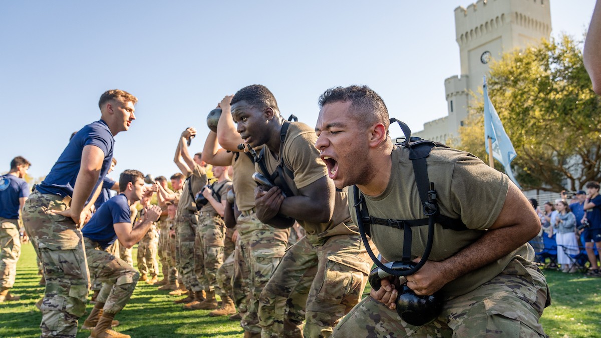 アメリカ軍　Award of Excellence チャレンジ The Citadel prepares for Recognition Day and Corps Day - The